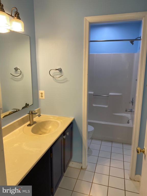 Building Photo - 104 Duet Dr