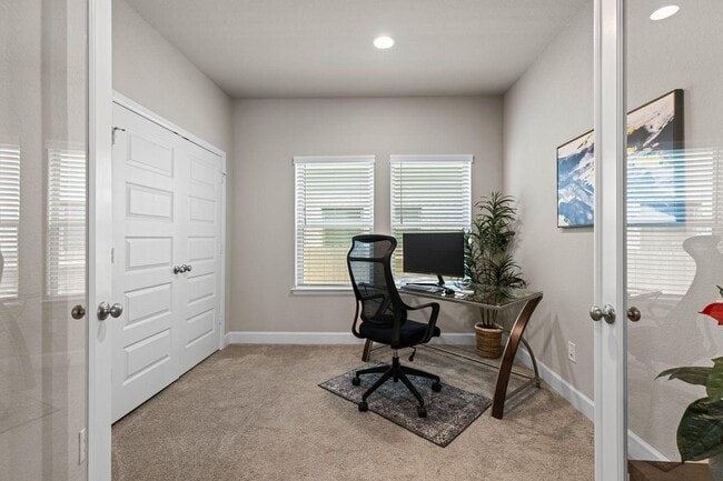 Building Photo - 321 Rise Ln