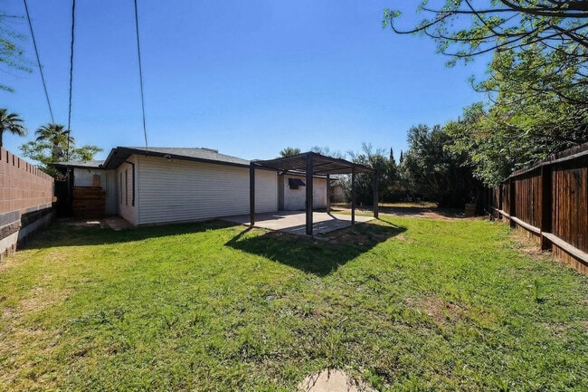 Building Photo - 2816 N 33rd Pl