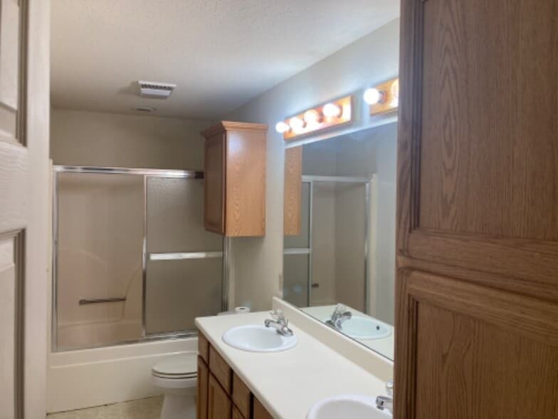 Building Photo - 1810 Westridge St