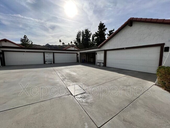 Building Photo - 2353 E Miramonte Cir