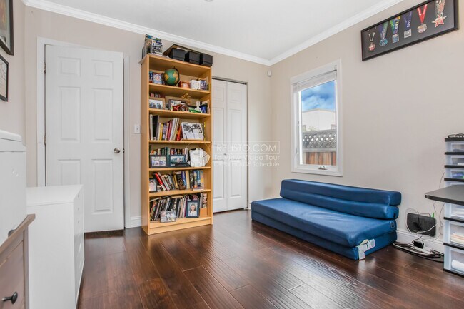 Building Photo - 2720 Bellaire Pl