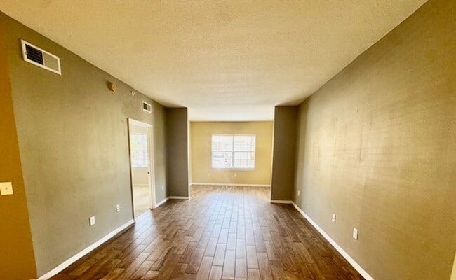 Building Photo - 3 bedroom 2 bathroom Condo in the Gardens at Beachwalk