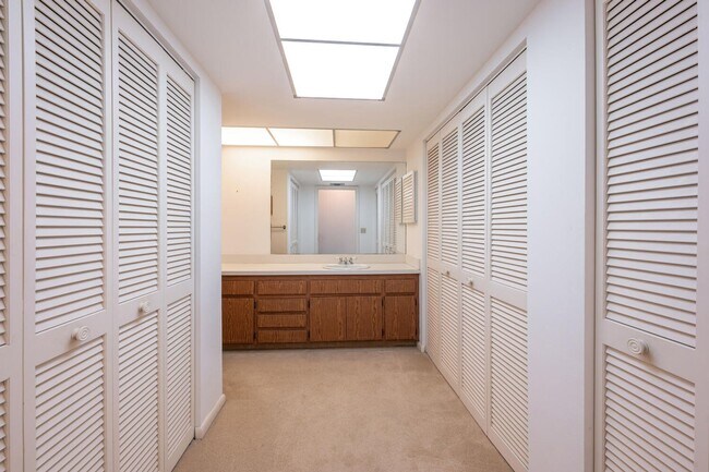 Building Photo - 241 Palm River Blvd