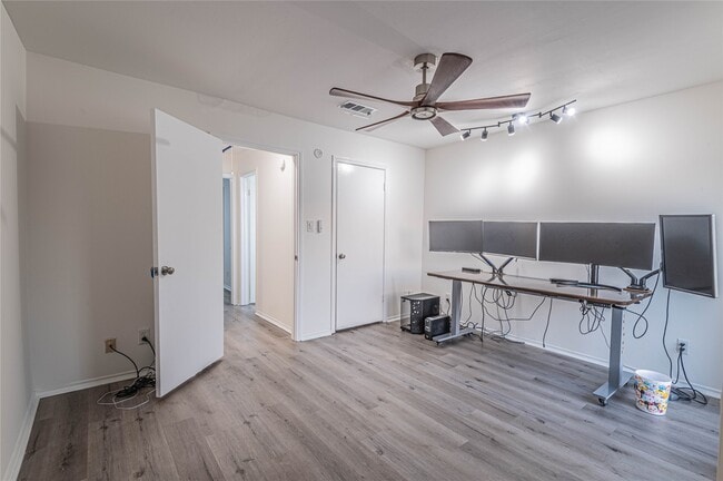 Building Photo - 1702 Good Day Dr