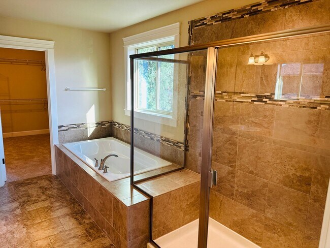 Building Photo - Beautiful Custom Felida Home