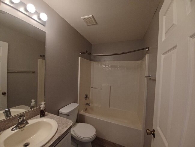Building Photo - 2720 Soaring Hawk Dr