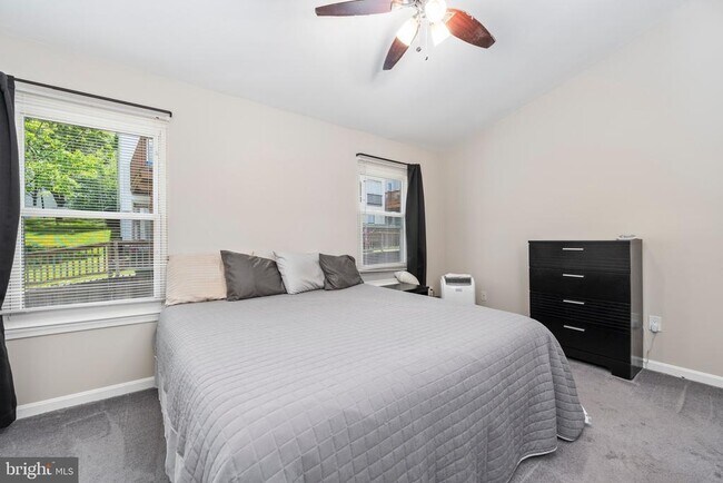 Building Photo - 1127 Kelfield Dr
