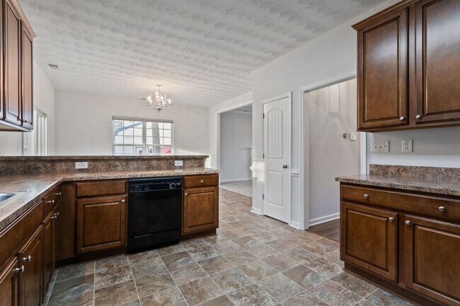 Building Photo - 60 Manilla Ln