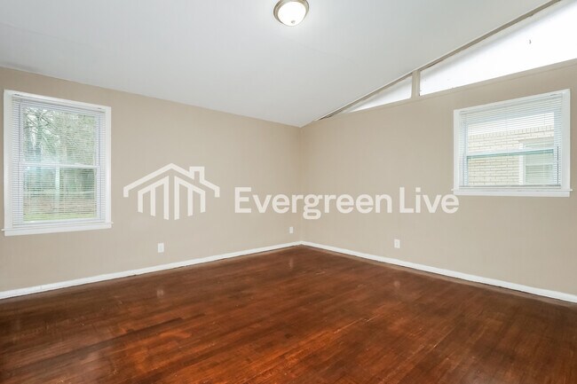 Building Photo - 1574 Gowan Dr