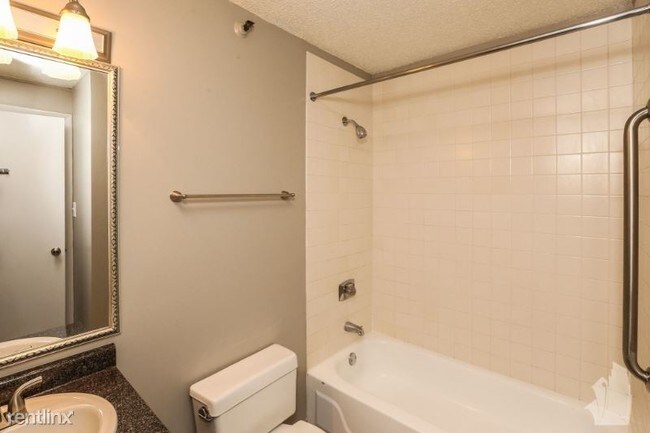 Building Photo - 441 E Erie St