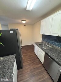 Building Photo - 11919 Parklawn Dr