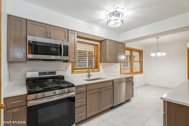 Building Photo - 8010 W Addison St