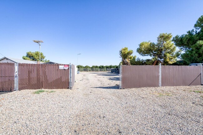 Building Photo - 12712 E McKinley Ave