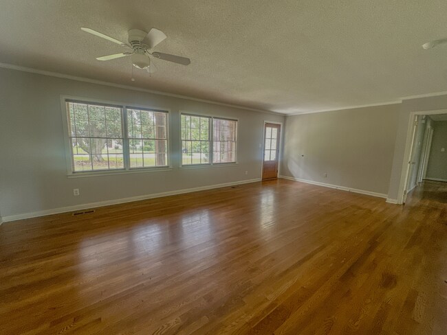 Building Photo - 1306 W Park Ave