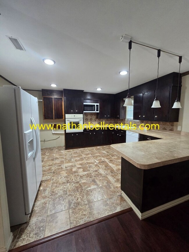 Building Photo - 3165 E Houston St