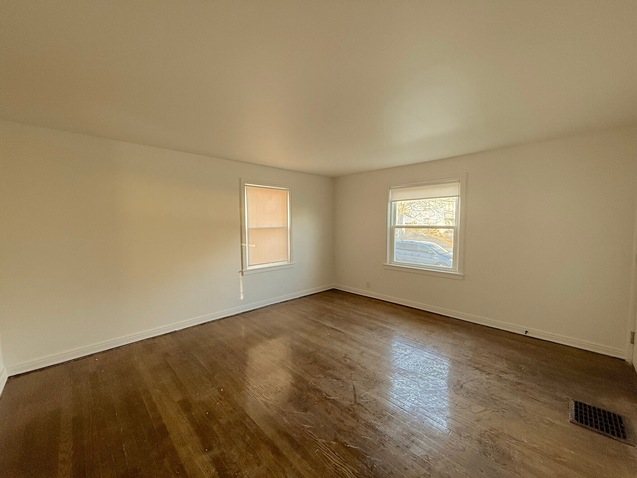 Living room photo 2 - 443 N Prospect St