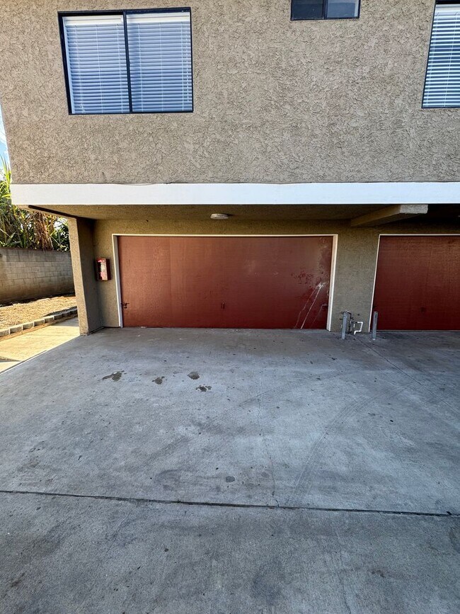 Building Photo - 922 Benito Ave