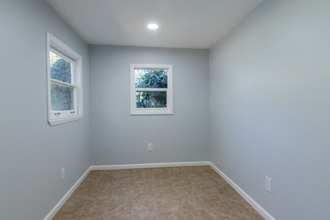 Building Photo - 4668 St Clair Ave