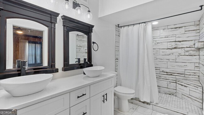 Building Photo - 610 Madola Rd