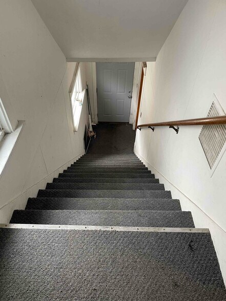 Building Photo - 314 E Cherry St