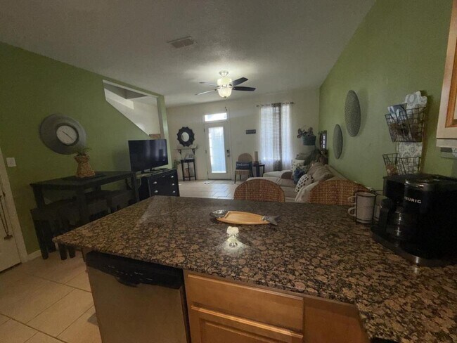 Building Photo - 1131 Century Oaks Dr