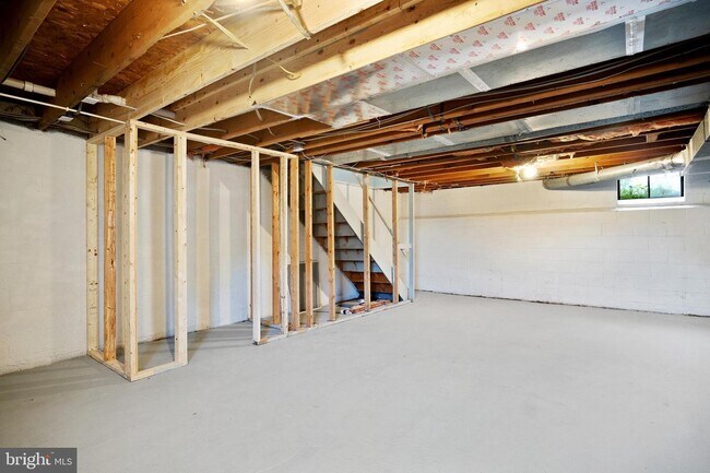 Building Photo - 307 Meeting House Ln