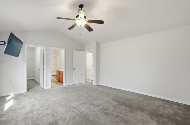 Building Photo - Move-In Ready 4BR | Space, Location & Value All in One