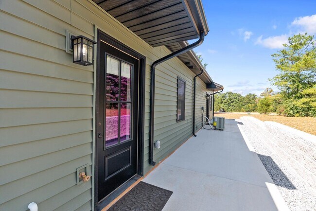 Building Photo - 45 Savage Dr