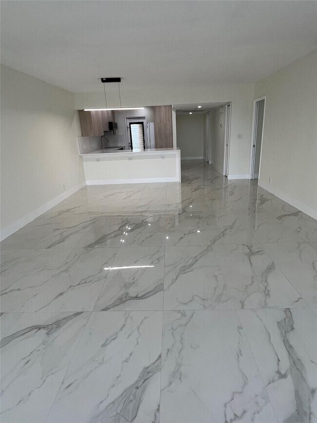 Building Photo - 3150 N Course Ln