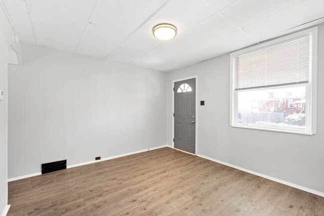 Building Photo - 1713 Realty Ave