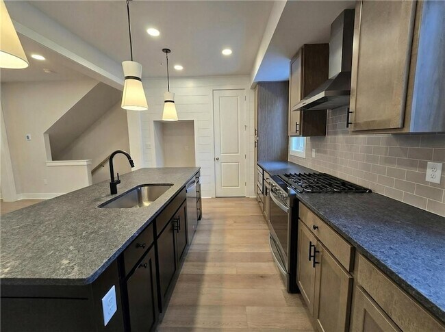 Building Photo - 305 Frederick Wy