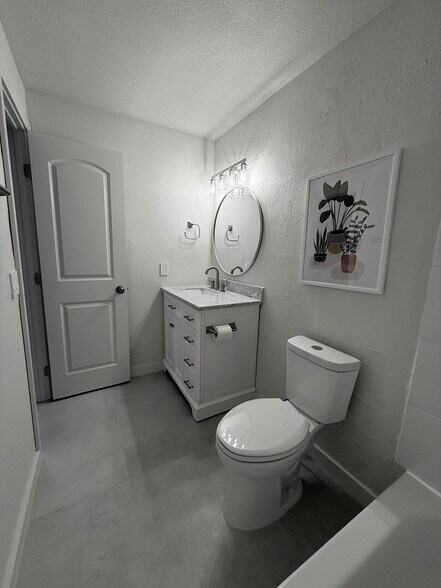 Building Photo - 2645 Riverland Dr