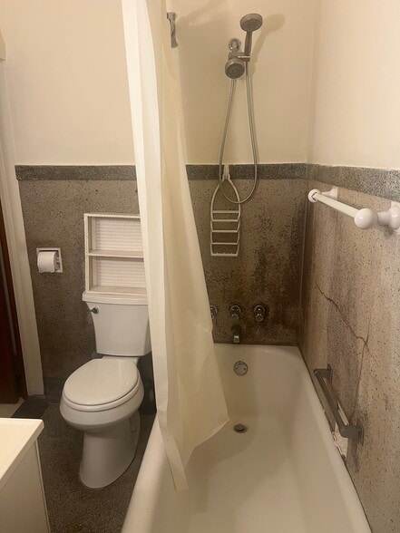 Building Photo - 2345 W 24th Pl