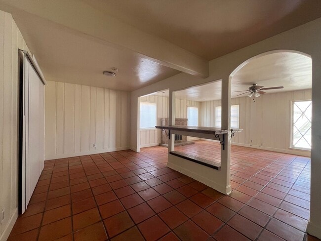 Building Photo - 3 Bedroom 1 Bathroom House with Spacious L...