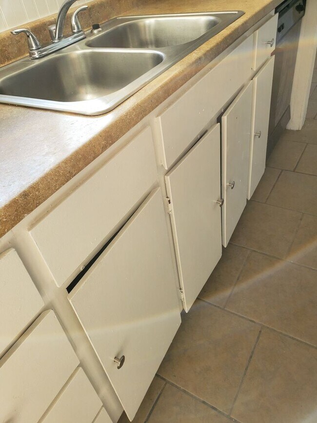 Building Photo - Downtown Charmer