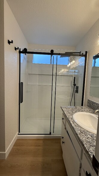 Building Photo - 634 E La Veta Ave