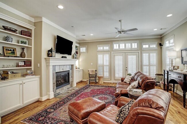 Building Photo - 246 Detering St