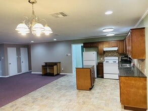 Building Photo - 306 N Davis St