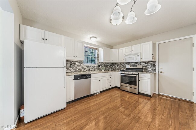 Building Photo - 751 Heath Ln