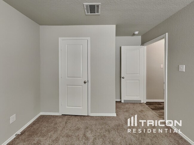 Building Photo - 8443 Amistad Cove