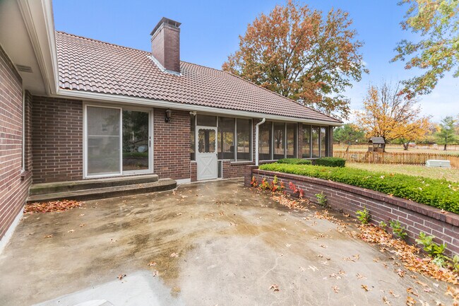 Building Photo - 4612 NW Bramble Trail
