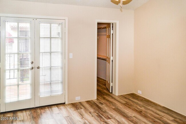 Building Photo - 5023 E Siesta Dr