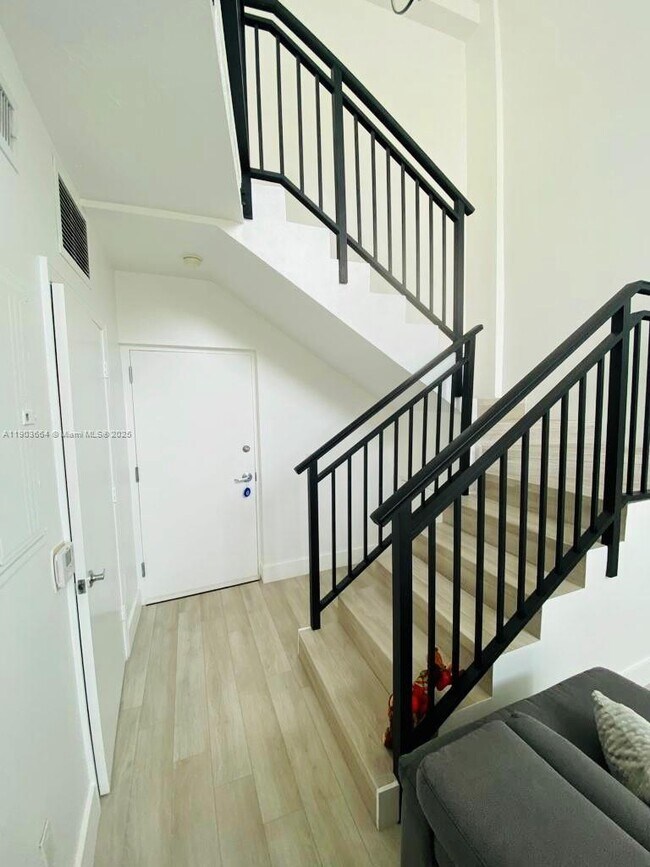 Building Photo - 1528 Brickell Ave