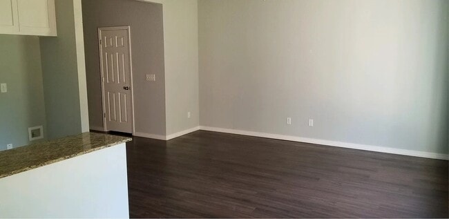 Building Photo - 838 Baker St NW