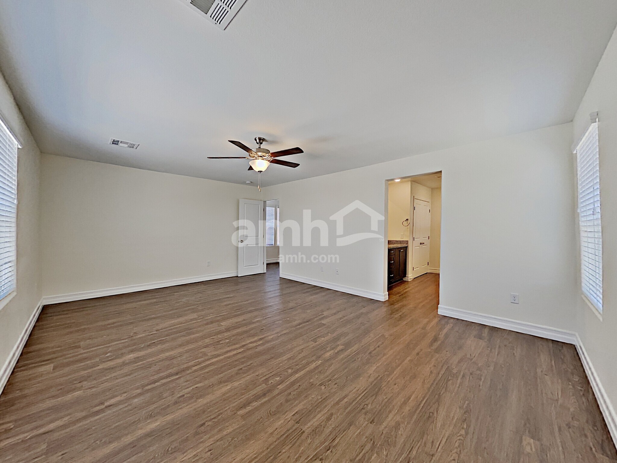 Building Photo - 5825 Petronius St