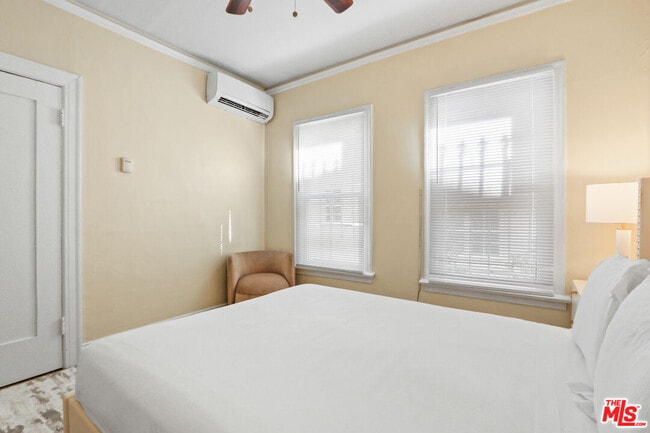 Building Photo - 442 N Orange Grove Ave