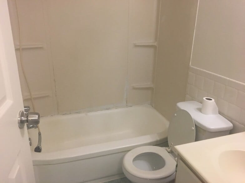 Bath Rm - 1800 Metzerott Rd