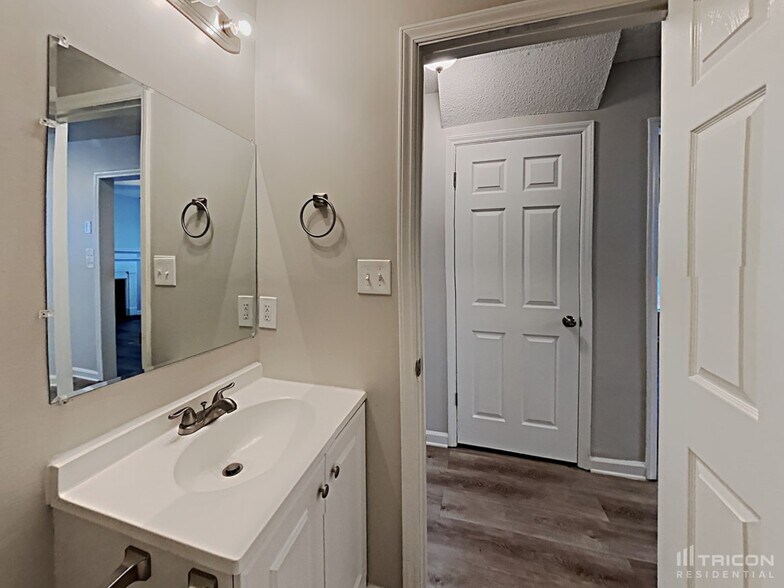Building Photo - 6430 Rockshire Dr