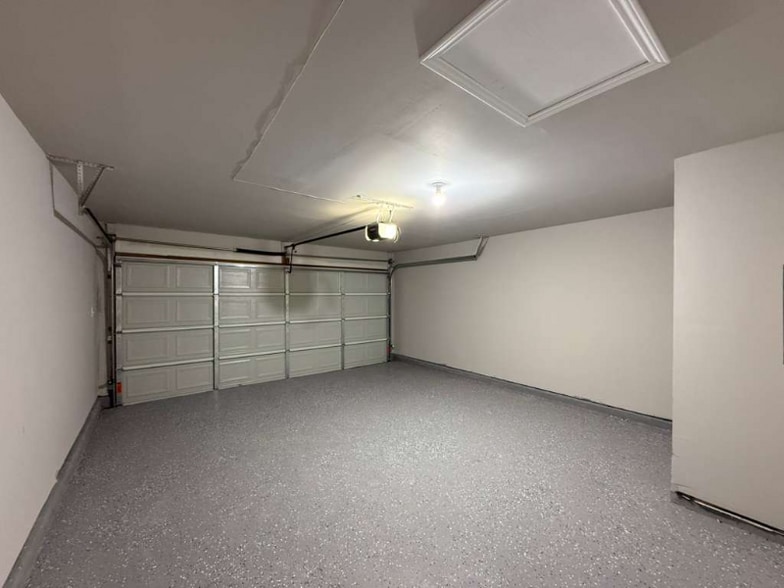 Building Photo - 6491 Beech Trail Dr